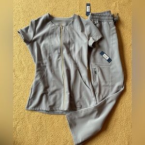 Jaanuu NWT scrub set